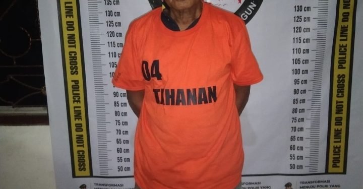 Oppung (63) Ini Masih Doyan Jual Sabu, Dia Ditangkap Polisi di Kebun Kelapa Sawit