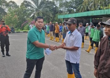 Management Kebun PTPN 4 Unit Bah Birong Ulu Berikan Bantuan Imbalan Jasa Tahunan ke Personil PKWT dan OS