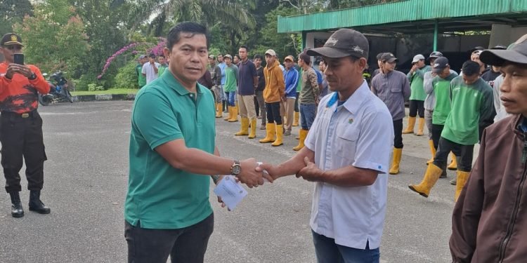 Management Kebun PTPN 4 Unit Bah Birong Ulu Berikan Bantuan Imbalan Jasa Tahunan ke Personil PKWT dan OS