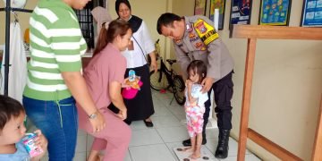 Bhabinkamtibmas Polres Sibolga, Monitor Posyandu Balita Dan Sosialisasi Pencegahan Kebakaran