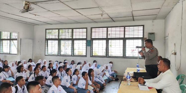Kasat Binmas Polres Sibolga Hadiri Kegiatan Pembekalan Peserta Didik Baru di SMA Negeri 1 Sibolga