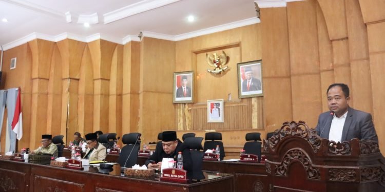 Rapat Paripurna DPRD KABUPATEN BATU BARA Sampaikan Pandangan Fraksi