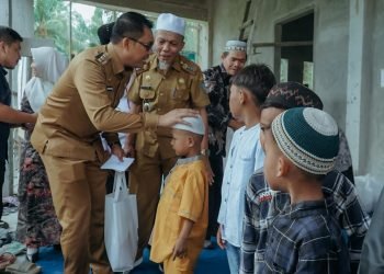 Pj. Bupati Batu Bara Berikan Bantuan pada Anak Yatim dan Dukung Pembangunan Masjid