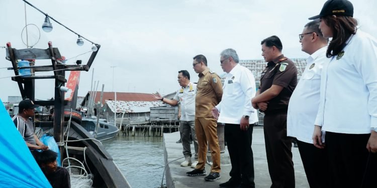 Kunjungan Wantimpres ke Pelabuhan Tanjung Tiram: Meninjau Penanganan Imigran Ilegal di Batu Bara