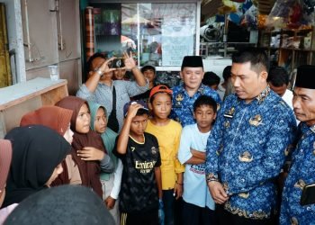 Pj. Bupati Heri Wahyudi Santuni Siswa Korban sampan Tenggelam di Tanjung Tiram