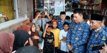 Pj. Bupati Heri Wahyudi Santuni Siswa Korban sampan Tenggelam di Tanjung Tiram