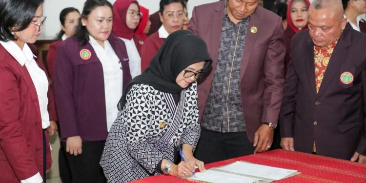 Wali Kota Pematangsiantar menghadiri acara Pelantikan Dewan Pengurus Daerah Persatuan Perawat Nasional Indonesia (DPD PPNI) 