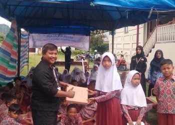 Mahasiswa UNP KKN Berikan Ilmu Bidang Studi Kepada Siswa SDN Wedya 10 Kamang Mudiak Sumbar