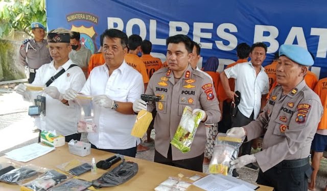 Polres Batu Bara Menggelar Konferensi Pers untuk memaparkan Hasil Ungkapan Kasus Penyalahgunaan Narkotika