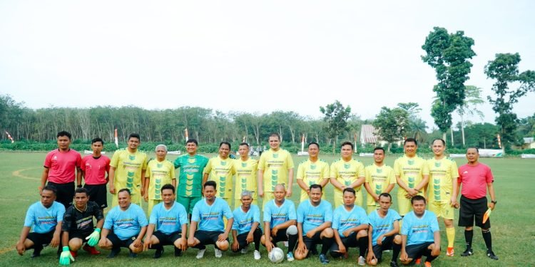 Semarakkan HUT Ke – 16 Labura, Pj. Heri Ikut Serta Dalam Pertandingan Persahabatan