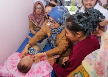 dr Susanti Dewayani SpA, menghadiri Penutupan Pelatihan Salon Pokmas Bantan Sejahtera di LKP ZENDRO