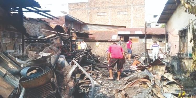 5 Rumah di Medan Helvetia Terbakar