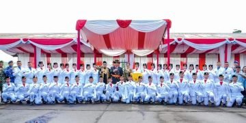 Bobby Nasution Mengenakan Baju Adat Mandailing Sebagai inspektur Upacara Pengibaran Bendera Merah Putih Memperingati HUT ke – 79