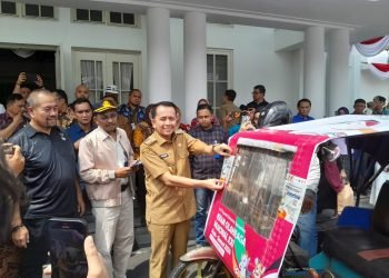 Perkuat Promosi dan Sosialisasi PON  Pj Gubernur Sumut Lepas 550 Becak PON 2024