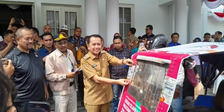 Perkuat Promosi dan Sosialisasi PON  Pj Gubernur Sumut Lepas 550 Becak PON 2024
