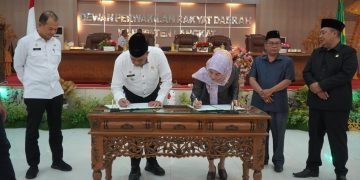 Pj. Bupati Langkat Faisal Hasrimy hadiri Paripurna Pengesahan Perda Perubahan APBD T.A 2024