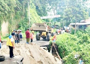 Hujan Deras, Jalur Lintas Karo-Langkat Longsor