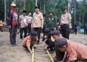 Bupati Franc Tumanggor Berkemah Bersama Pramuka Pakpak Bharat di Kawasan Ekowisata Hutan Kapur