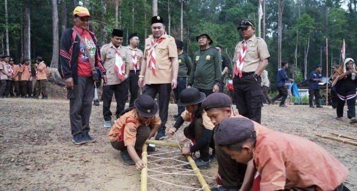 Bupati Franc Tumanggor Berkemah Bersama Pramuka Pakpak Bharat di Kawasan Ekowisata Hutan Kapur