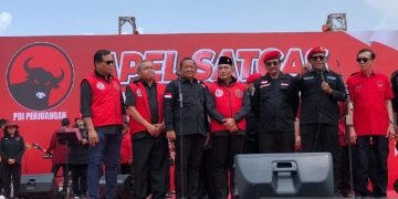 PDIP Serahkan Surat Tugas Kepada Edy Rahmayadi Maju Bakal di Pilkada Sumut