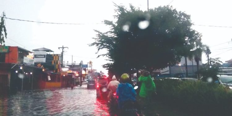 Jalan Letda Sujono Kebanjiran Terus saat Hujan