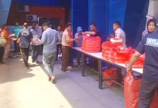Jumat Berkah, Ditlantas Poldasu Berbagi Sedekah