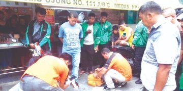 Miris! Driver Ojol Terjatuh dan Meninggal saat Antri Menunggu Pesanan