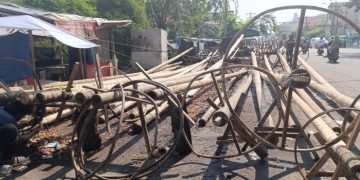 Menyambut HUT RI Pedagang Batang Pohon Pinang di Medan Banjir Orderan