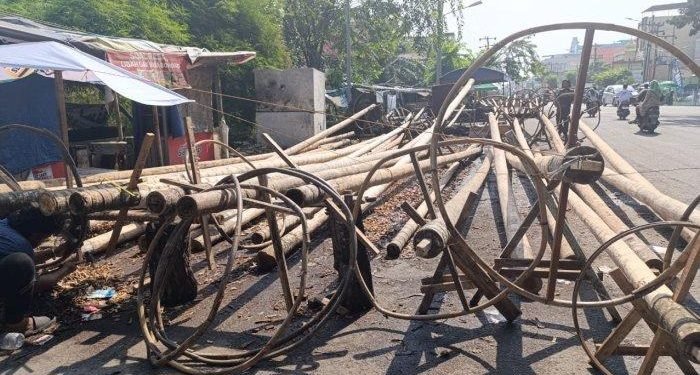 Menyambut HUT RI Pedagang Batang Pohon Pinang di Medan Banjir Orderan