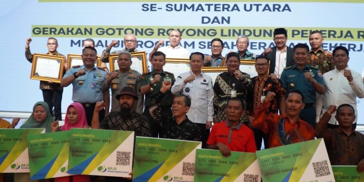 Pj Bupati Langkat Terima Penghargaan Apresiasi dari BPJS Ketenagakerjaan Provsu