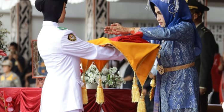 Wali Kota Pematangsiantar dr Susanti Dewayani SpA bertindak sebagai Inspektur Upacara Kemerdekaan Republik Indonesia (RI) ke-79