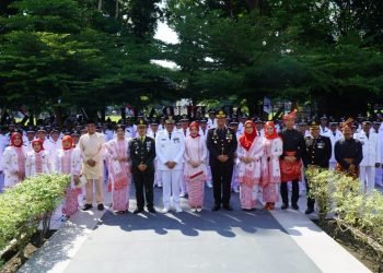 Pj Bupati Langkat Kukuhkan Perpanjangan Masa Jabatan 163 Kepala Desa: Semangat Kolaborasi Ditunjukkan dengan Jalan Kaki Bersama