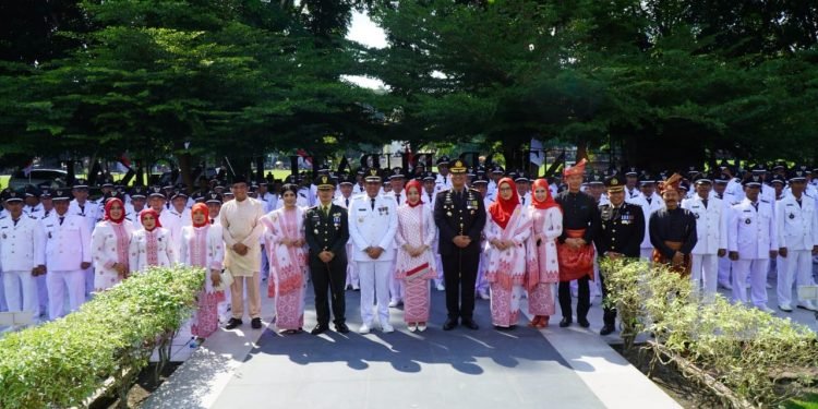Pj Bupati Langkat Kukuhkan Perpanjangan Masa Jabatan 163 Kepala Desa: Semangat Kolaborasi Ditunjukkan dengan Jalan Kaki Bersama