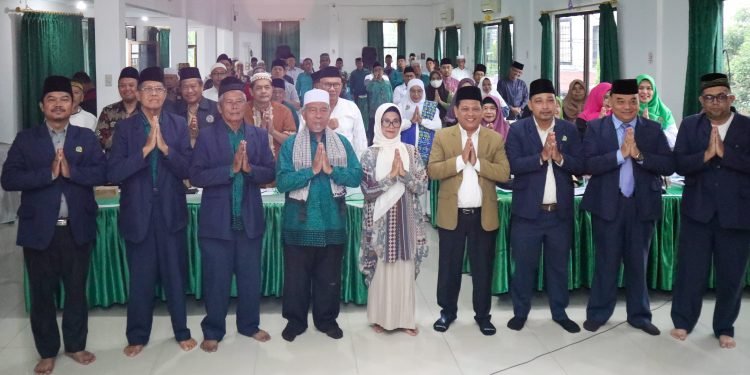 Wali Kota dr. Susanti Dewayani SpA meresmikan plang Lembaga Advokasi Umat Islam (LADUI) Majelis Ulama Indonesia (MUI)