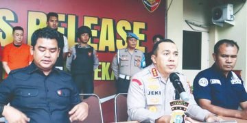 Gegara Cemburu Suami Aniaya Istri di Mobil