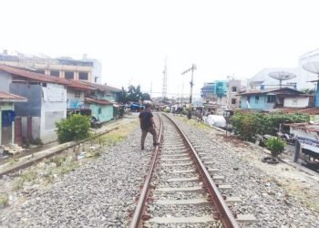 Diserempet Kereta Api Wanita Paruh Baya Luka Ringan