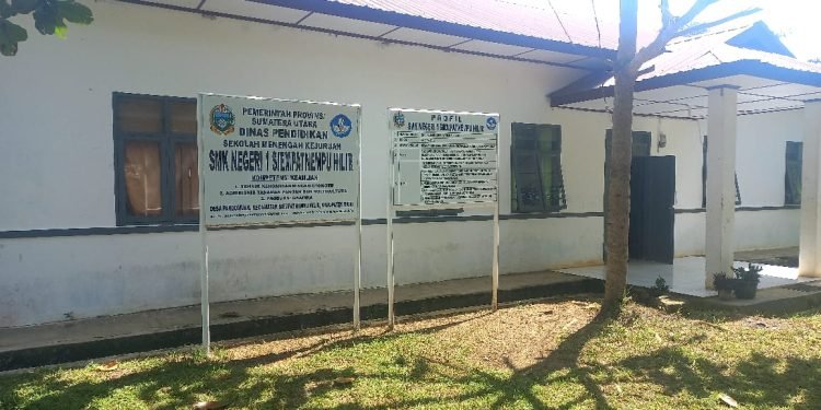 Dana Bos tak cukup, Kepala Sekolah SMKN1 Siempat Nempu Hilir Kab. Dairi kutip 350 ribu PerSiswa untuk Biaya PKL 