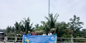 Dosen Unimed Edukasi Pemasangan Lampu Penerangan Jalan Umum Berbasis Tenaga Surya di Percut