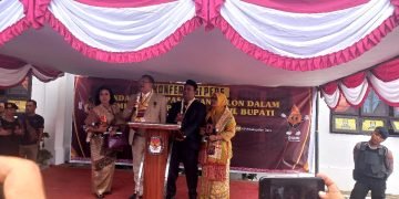 Pasangan Vickner Sinaga – Wahyu Daniel Sagala Mendaftar Ke Kantor KPU Dairi, Dihantarkan Ketua Partai Pengusung Dan Ribuan Simpatisan