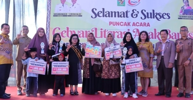 Hadiri Puncak Kegiatan Gebyar Literasi Anak Bangsa, Bunda Literasi Simalungun: “Literasi ini mengajak kemandirian diri”