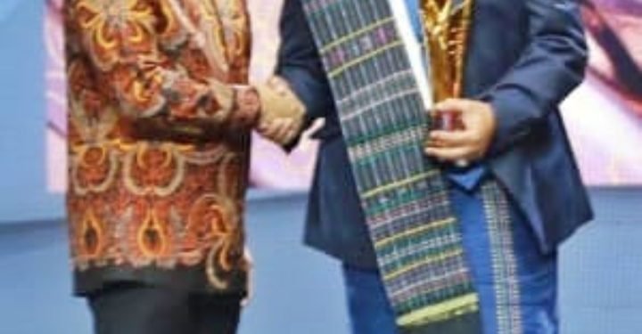 Bupati Simalungun Raih Penghargaan Bergengsi Pimpinan Daerah Awards 2024