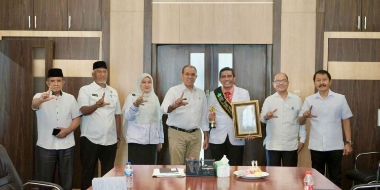 Pj Bupati Langkat Apresiasi dr. Agus Salim sebagai Tenaga Medis Teladan Nasional: Bukti Pengabdian Tanpa Batas