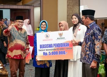 Wali Kota Pematangsiantar menghadiri acara Milad PT BPRS Amanah Bangsa ke-30 di Hotel Grand Zuri