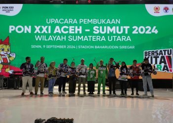 WaliKota Pematangsiantar menghadiri Upacara Pembukaan PON XXI di Stadion Baharudin Siregar, Lubuk Pakam