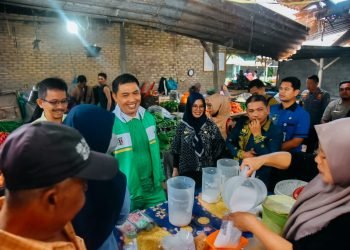 Pj. Bupati Heri Wahyudi Tinjau Harga Sembako di Pasar Kebun Kopi, Harga Masih Stabil