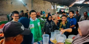 Pj. Bupati Heri Wahyudi Tinjau Harga Sembako di Pasar Kebun Kopi, Harga Masih Stabil