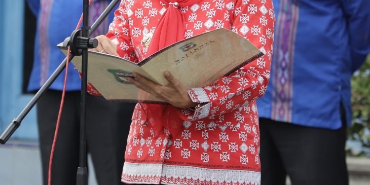 WaliKota Pematangsiantar memimpin apel gabungan yang digelar di halaman Kantor Perumda Tirta Uli 