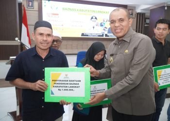 Pj Bupati Salurkan Bantuan Baznas Senilai Rp 221 Juta untuk Masyarakat Langkat