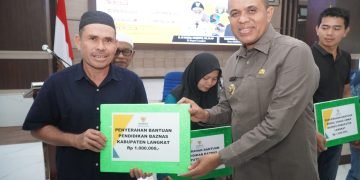 Pj Bupati Salurkan Bantuan Baznas Senilai Rp 221 Juta untuk Masyarakat Langkat