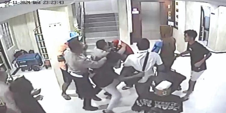 Miris !!Kapten Tim Sepakbola Sumut di PON Dikeroyok Tim Papua Barat di Hotel